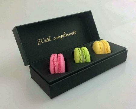 Personalized presentation box for macarons 
